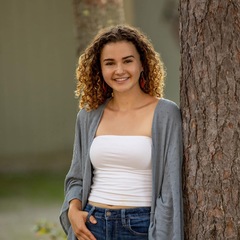 Emmaheadshot